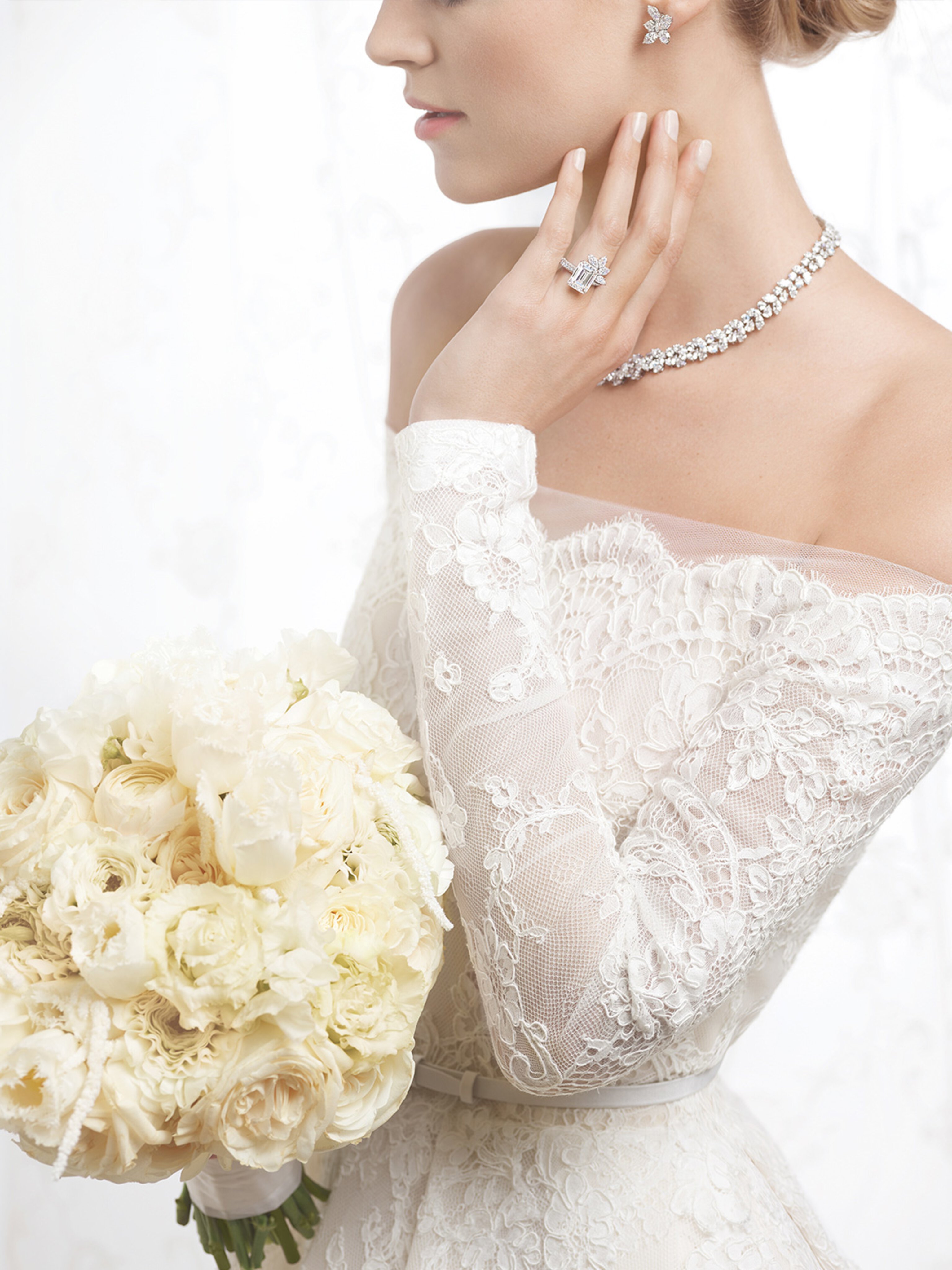 Bride wearing Harry Winston Jewellery